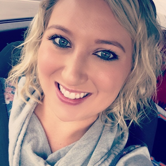 Meet your Posher, Cindy - Picture 1 of 1